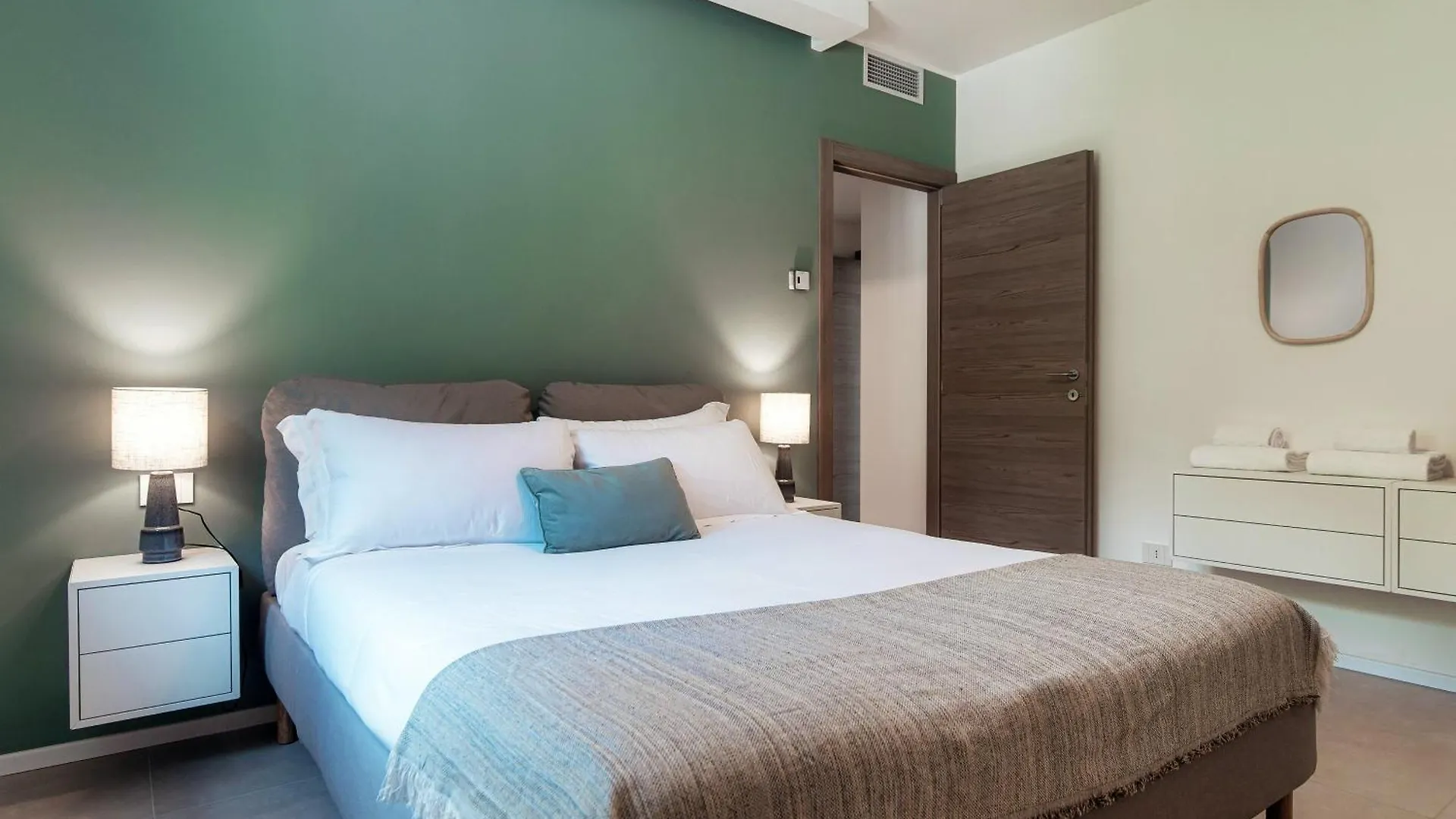 Lario Suite Apartments By Quokka 360 - With Parking Next To Como City
