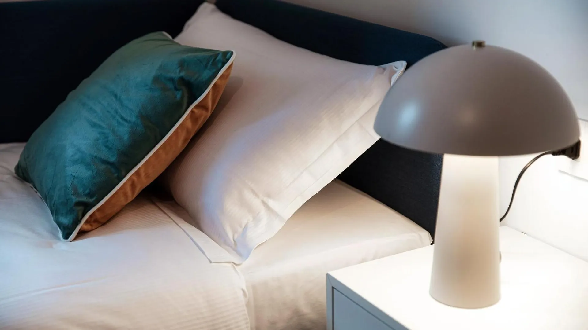 Lario Suite Apartments By Quokka 360 - With Parking Next To Como City