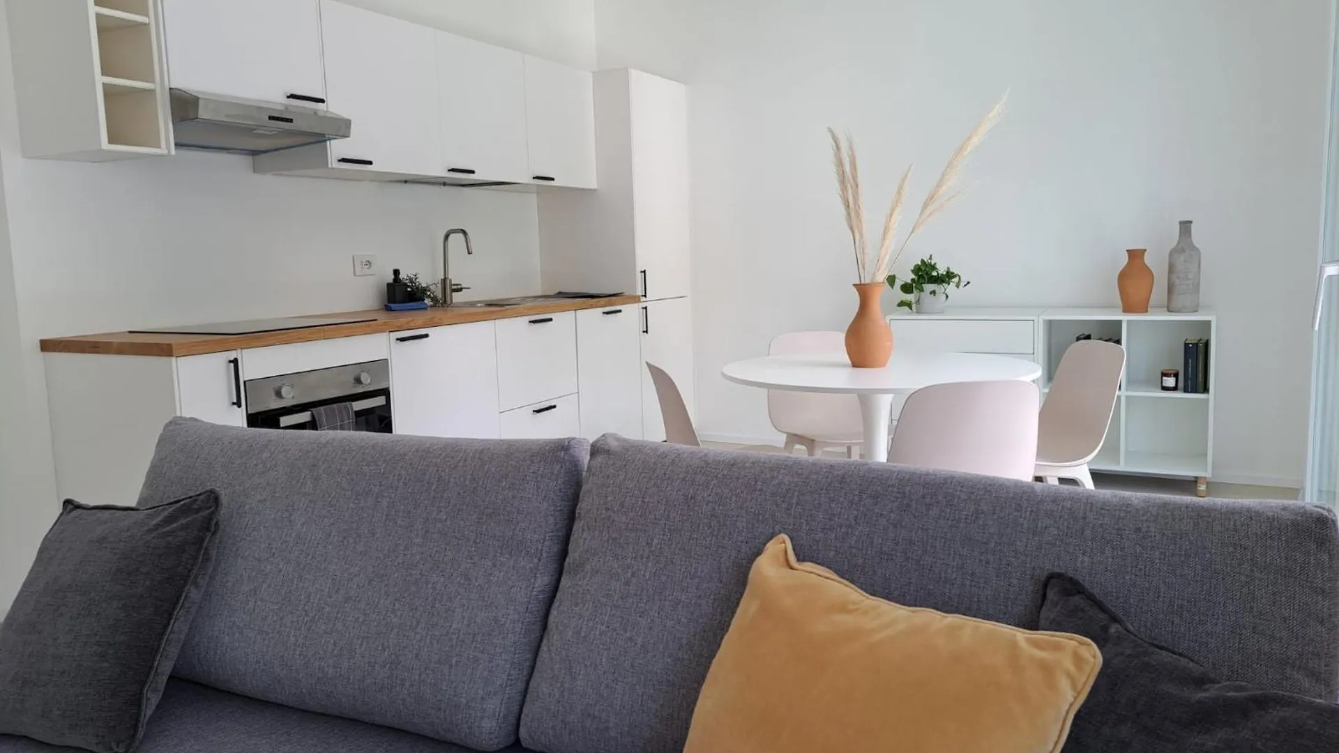 Lario Suite Apartments By Quokka 360 - With Parking Next To Como City