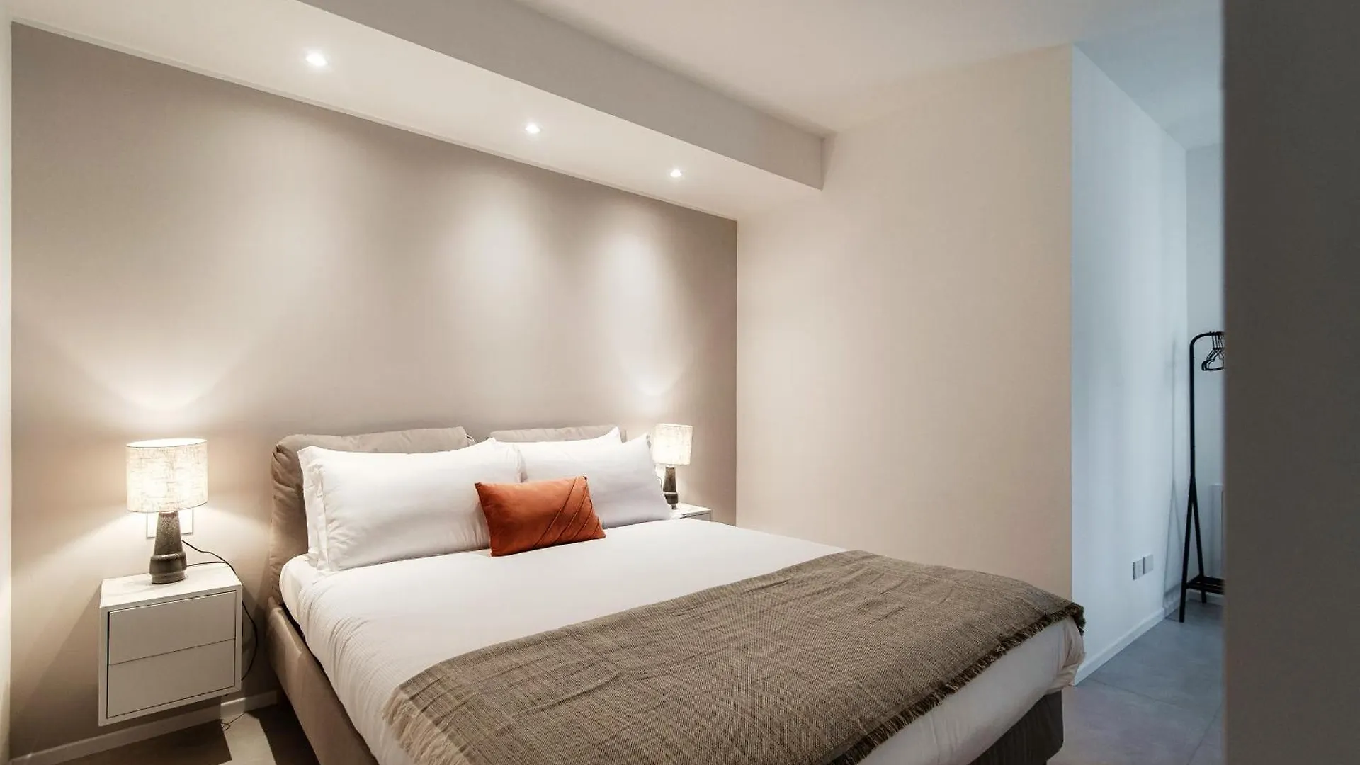 Lario Suite Apartments By Quokka 360 - With Parking Next To Como City