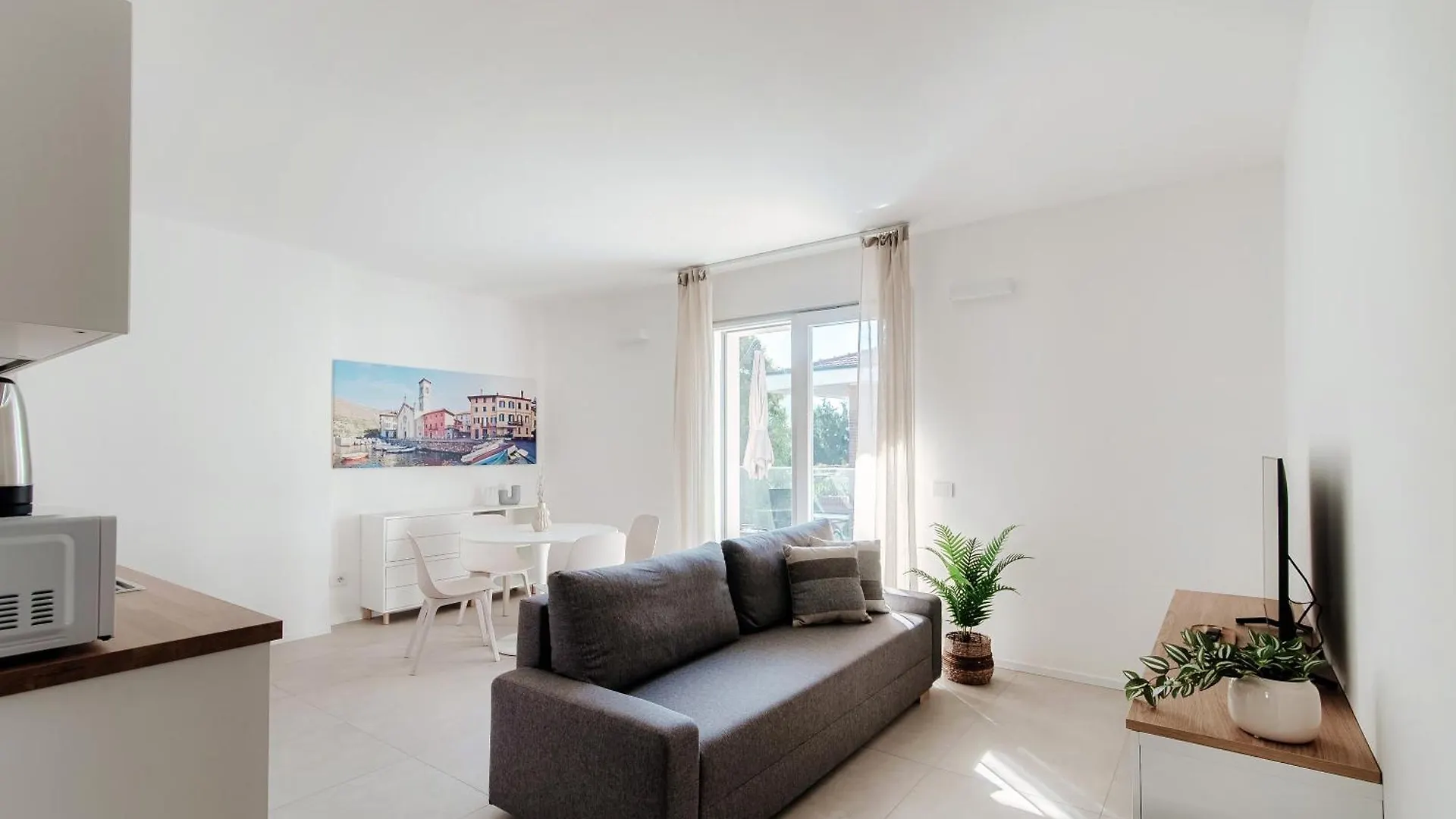 Lario Suite Apartments By Quokka 360 - With Parking Next To Como City 0*,  Italy