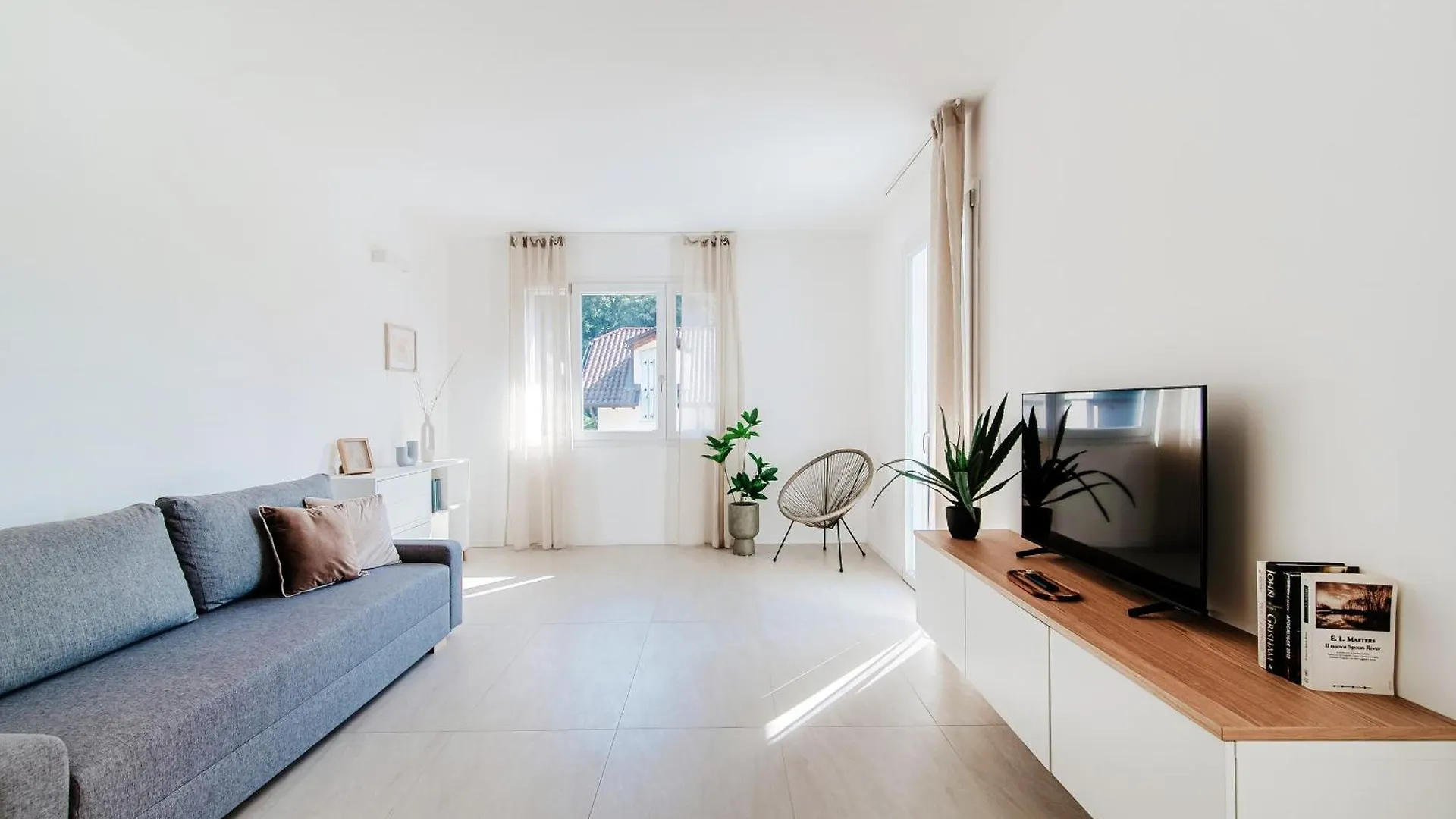 Lario Suite Apartments By Quokka 360 - With Parking Next To Como City