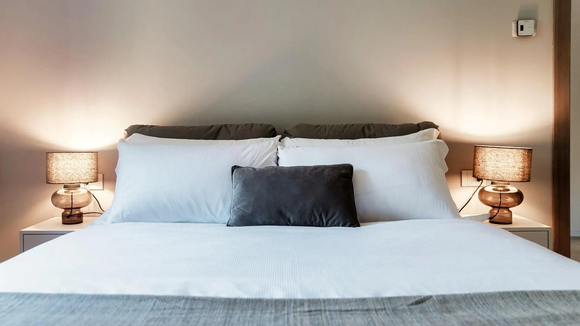 Lario Suite Apartments By Quokka 360 - With Parking Next To Como City