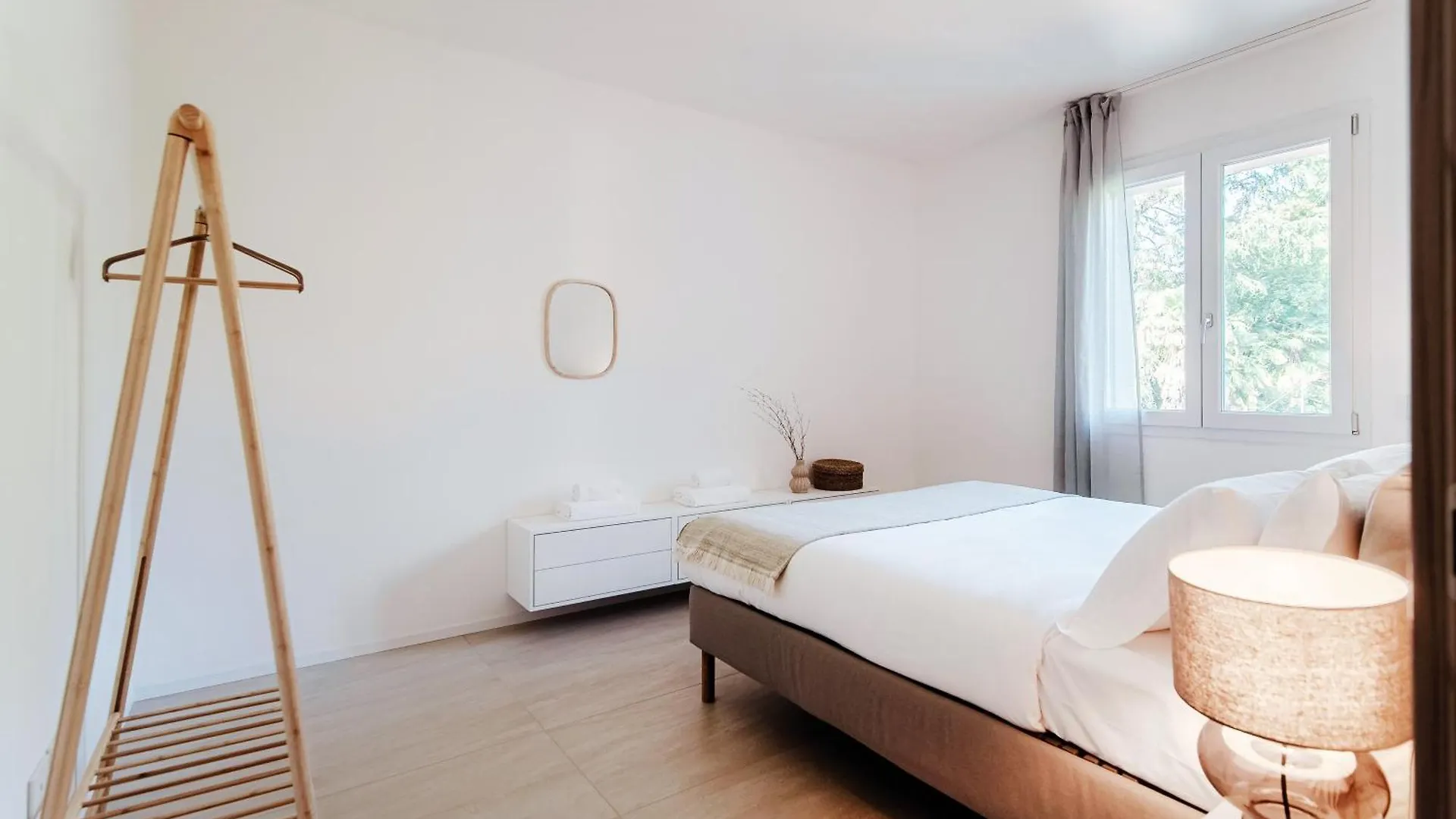 Lario Suite Apartments By Quokka 360 - With Parking Next To Como City