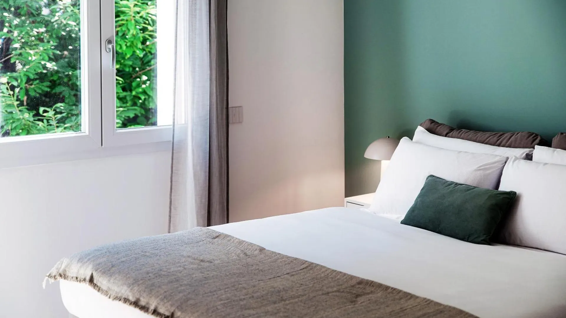 Lario Suite Apartments By Quokka 360 - With Parking Next To Como City