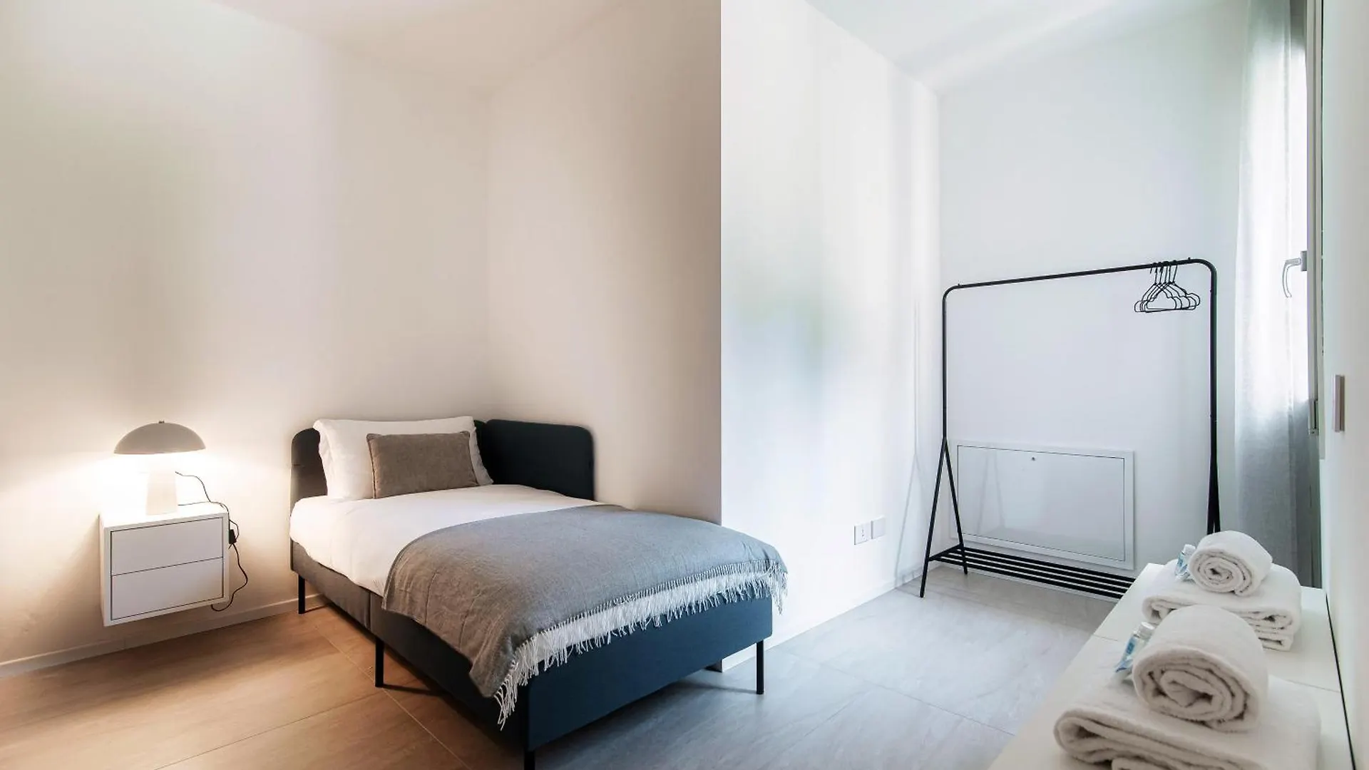 Lario Suite Apartments By Quokka 360 - With Parking Next To Como City