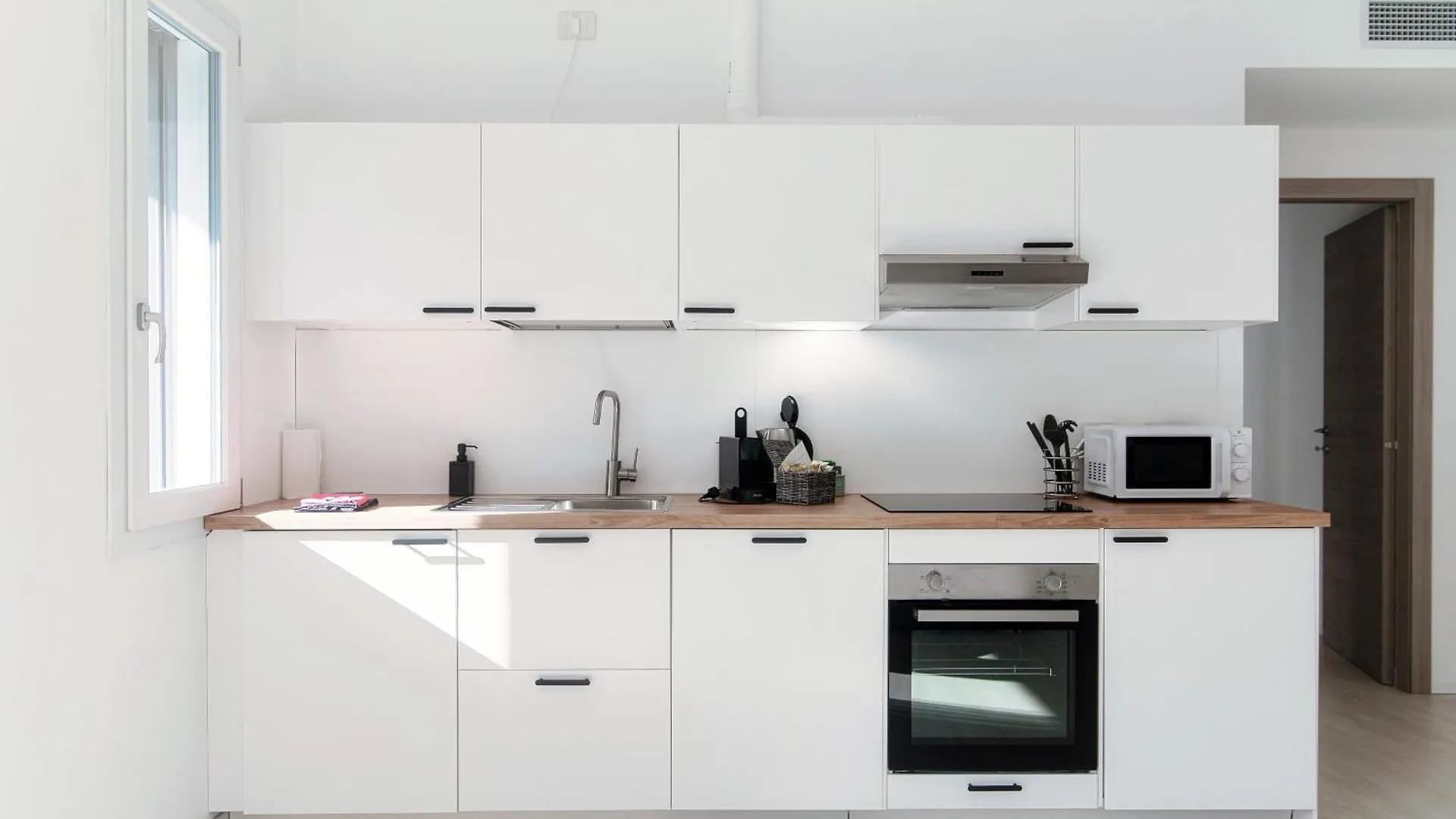 Lario Suite Apartments By Quokka 360 - With Parking Next To Como City