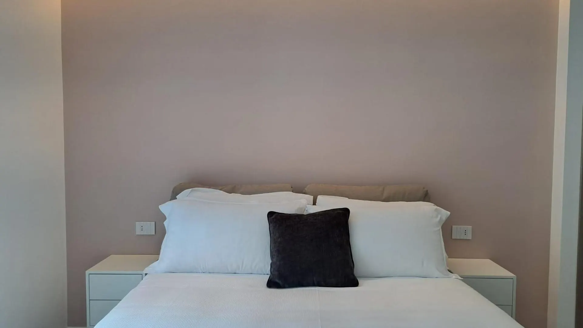 Lario Suite Apartments By Quokka 360 - With Parking Next To Como City location