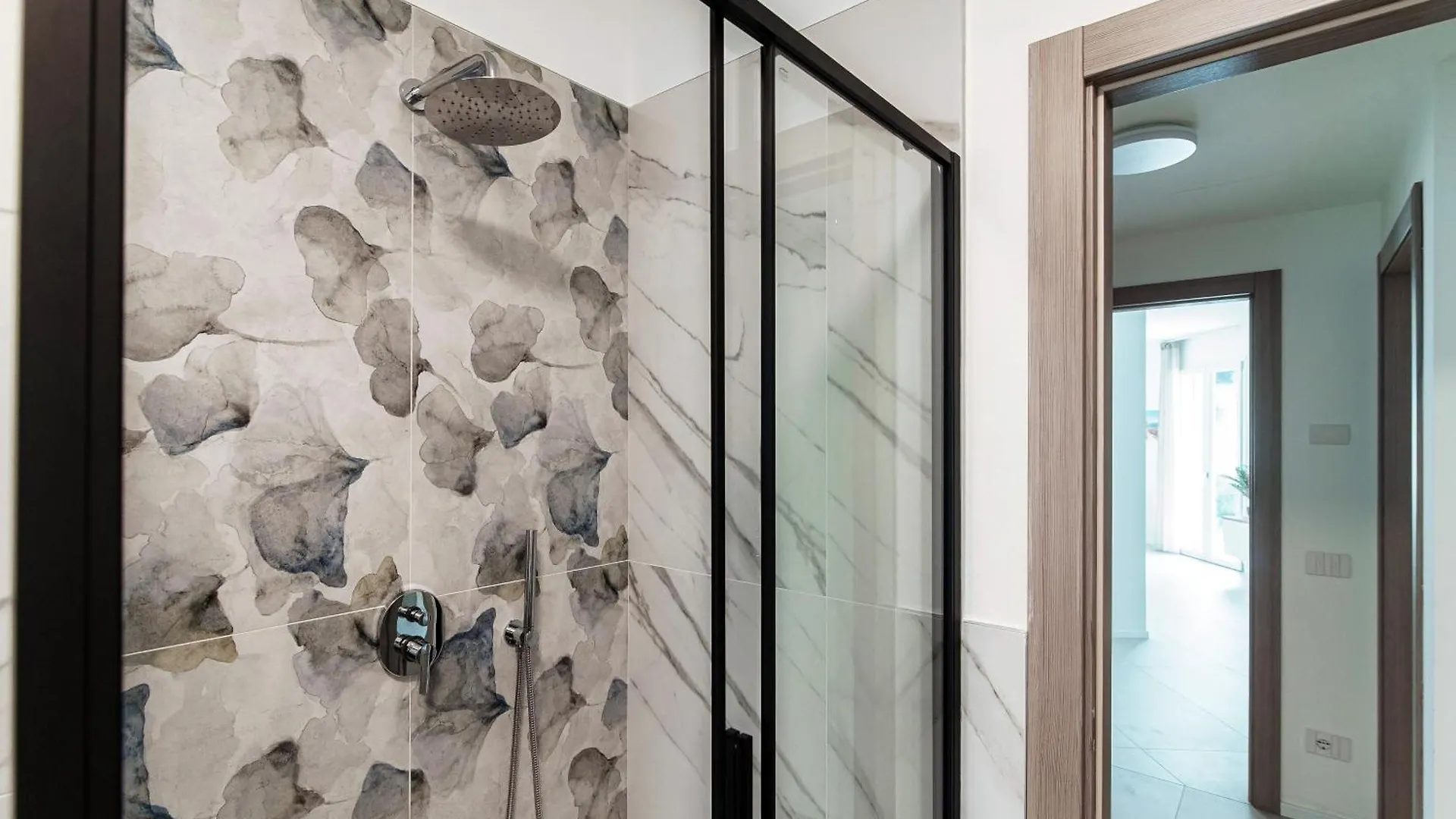 Lario Suite Apartments By Quokka 360 - With Parking Next To Como City