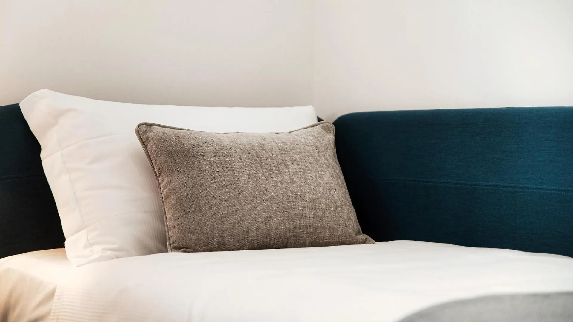 Lario Suite Apartments By Quokka 360 - With Parking Next To Como City