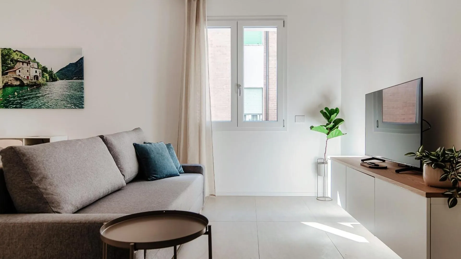 Lario Suite Apartments By Quokka 360 - With Parking Next To Como City