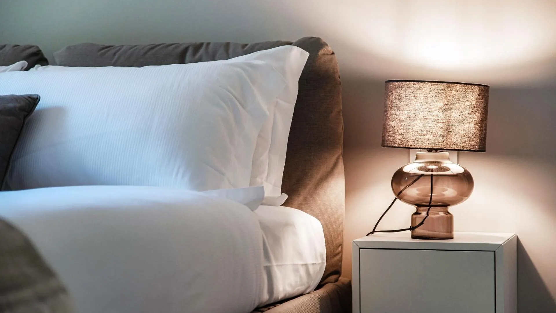 Lario Suite Apartments By Quokka 360 - With Parking Next To Como City