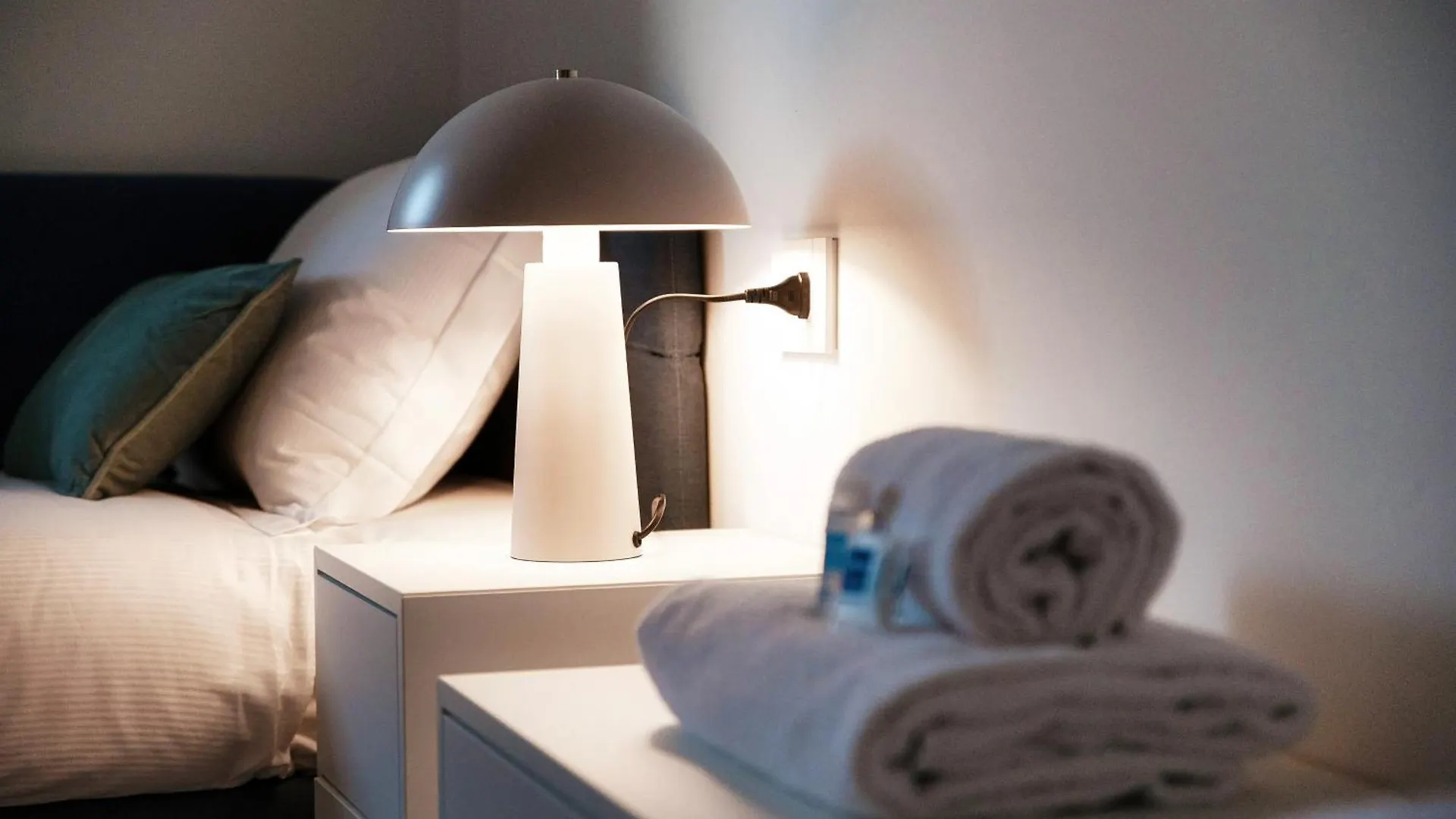 Lario Suite Apartments By Quokka 360 - With Parking Next To Como City